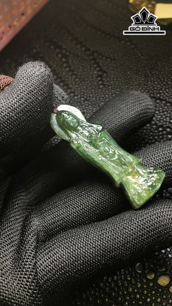 Mặt Dây Chuyền Quan Âm Đá Thạch Anh Tóc Xanh Cao 44,4 Ngang 15,7 Sâu 7,8 (mm) 9,9gr