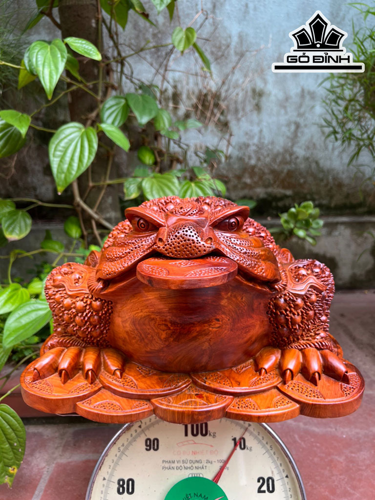 Tượng Cóc Ngậm Tiền Gỗ Hương Cao 22 Ngang 38 Sâu 30 (cm)