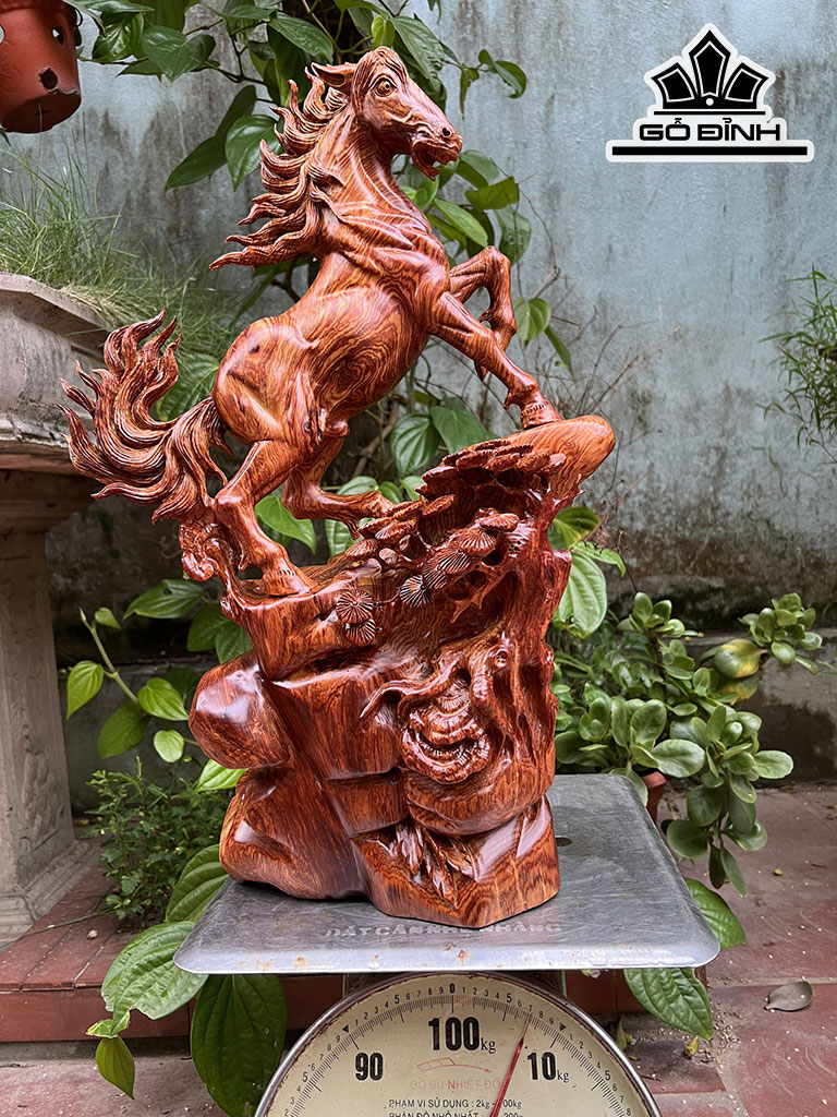 Tượng Ngựa Phong Thủy (Nhất Mã Phi Thiên) Gỗ Cẩm Cao 56 Ngang 35 Sâu 18 (cm)