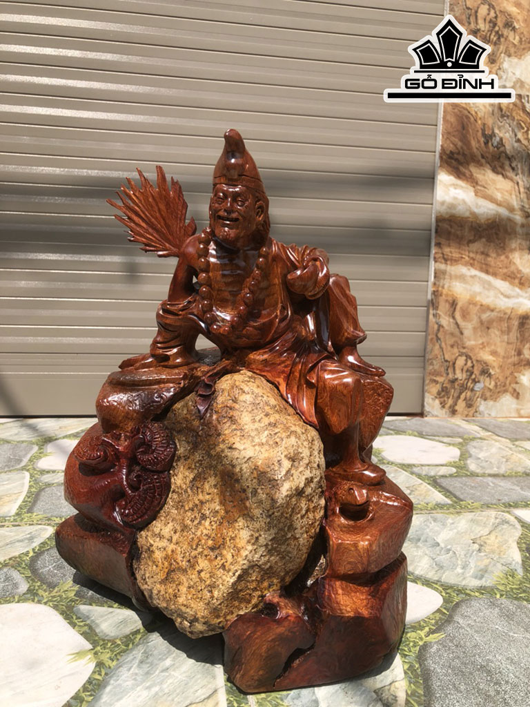 Tượng Tế Công Gỗ Hương Cao 44 Ngang 32 Sâu 34 (cm)