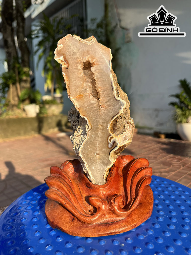 Tinh Thể Đá Mã Não Cao 20 (cm) 850gr