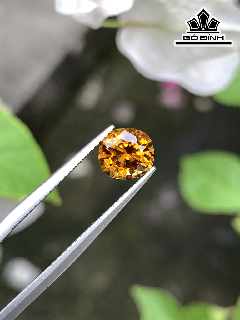 Viên Ngọc Đá Tourmaline Vàng Cao 7,2 Ngang 6,5 Sâu 5,1 (mm) 1,6cts