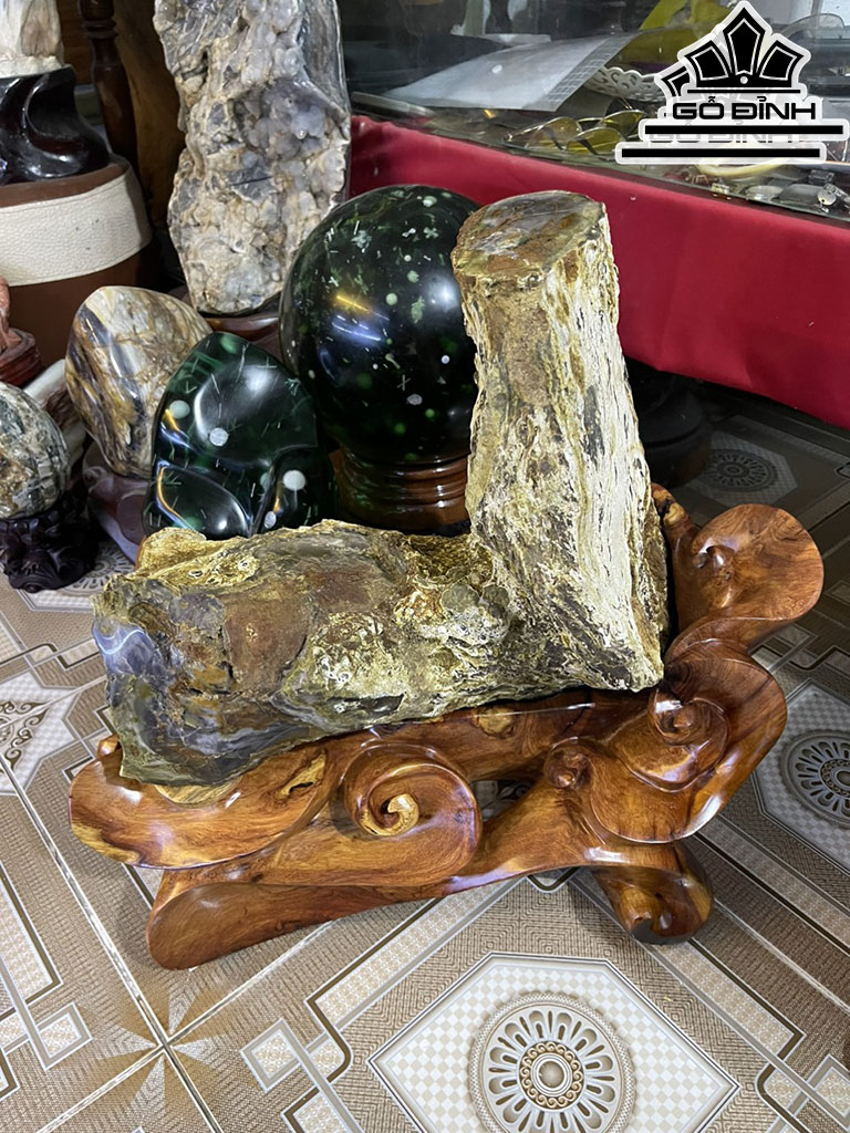 Tác Phẩm Gỗ Hóa Thạch Cao 52 Ngang 40 (cm) 30kg