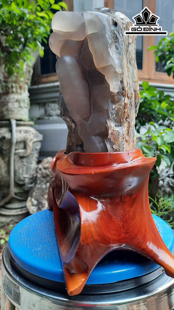 Tác Phẩm Đá Mã Não Cao 33 Ngang 20 (cm) 9kg