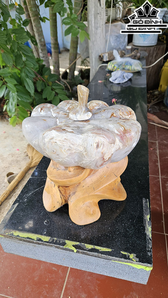 Tác Phẩm Bí Ngô Gỗ Hóa Ngọc Cao 30 Đường Kính 26 (cm) 15kg