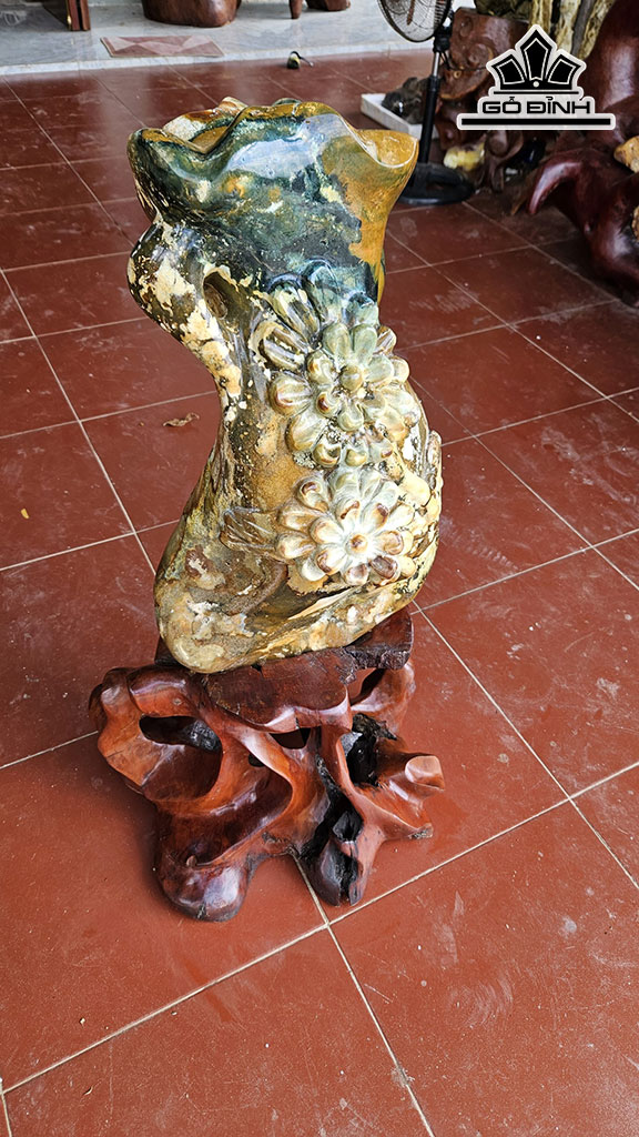 Tác Phẩm Đá Canxedon Cao 86 Ngang 28 (cm) 40kg