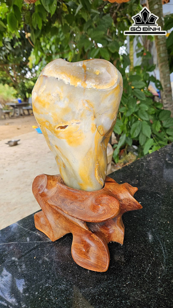 Tác Phẩm Đá Mã Não Cao 33 Ngang 16 (cm) 5kg