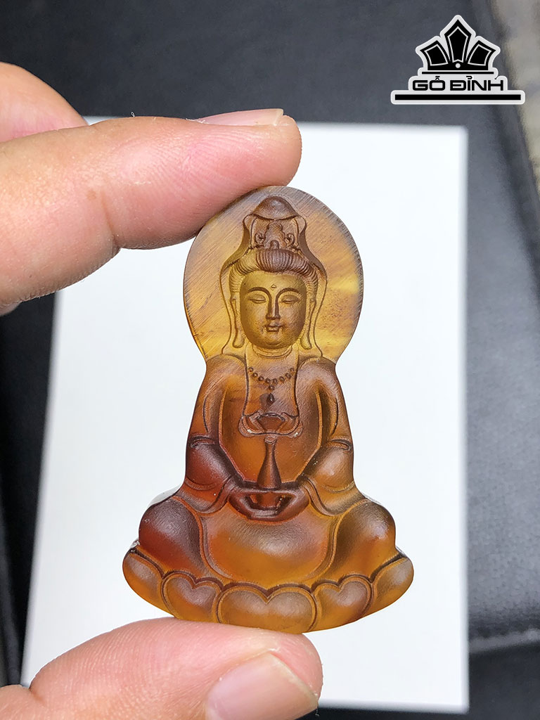 Mặt Dây Chuyền Quan Âm Đá Hổ Phách Cao 49,8 Ngang 31,6 Sâu 10 (mm) 8gr