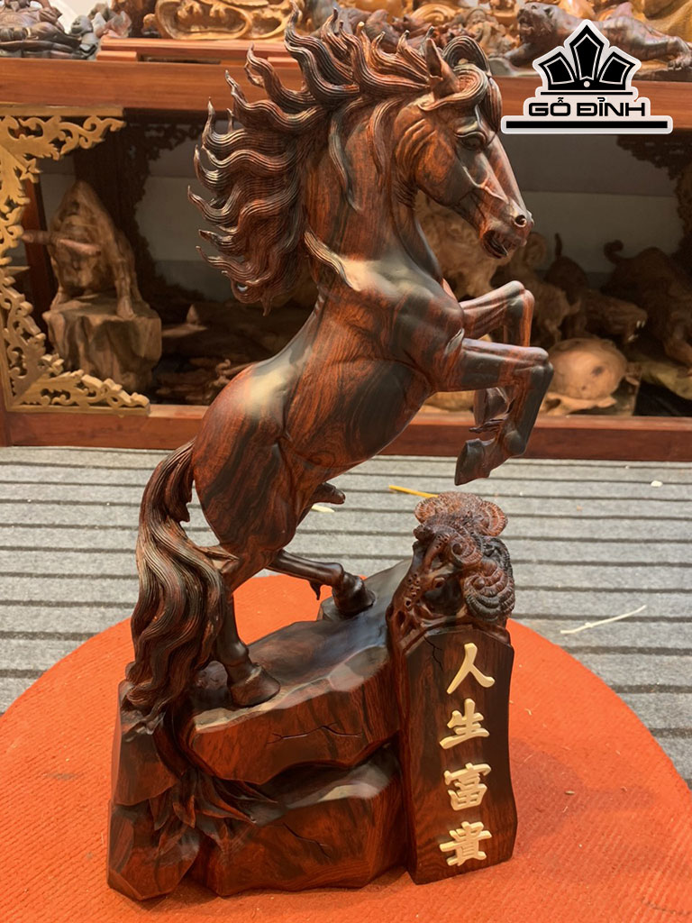 Tượng Ngựa Phong Thủy (Nhất Mã Phi Thiên) Gỗ Trắc Cao 48 Ngang 27 Sâu 13 (cm)