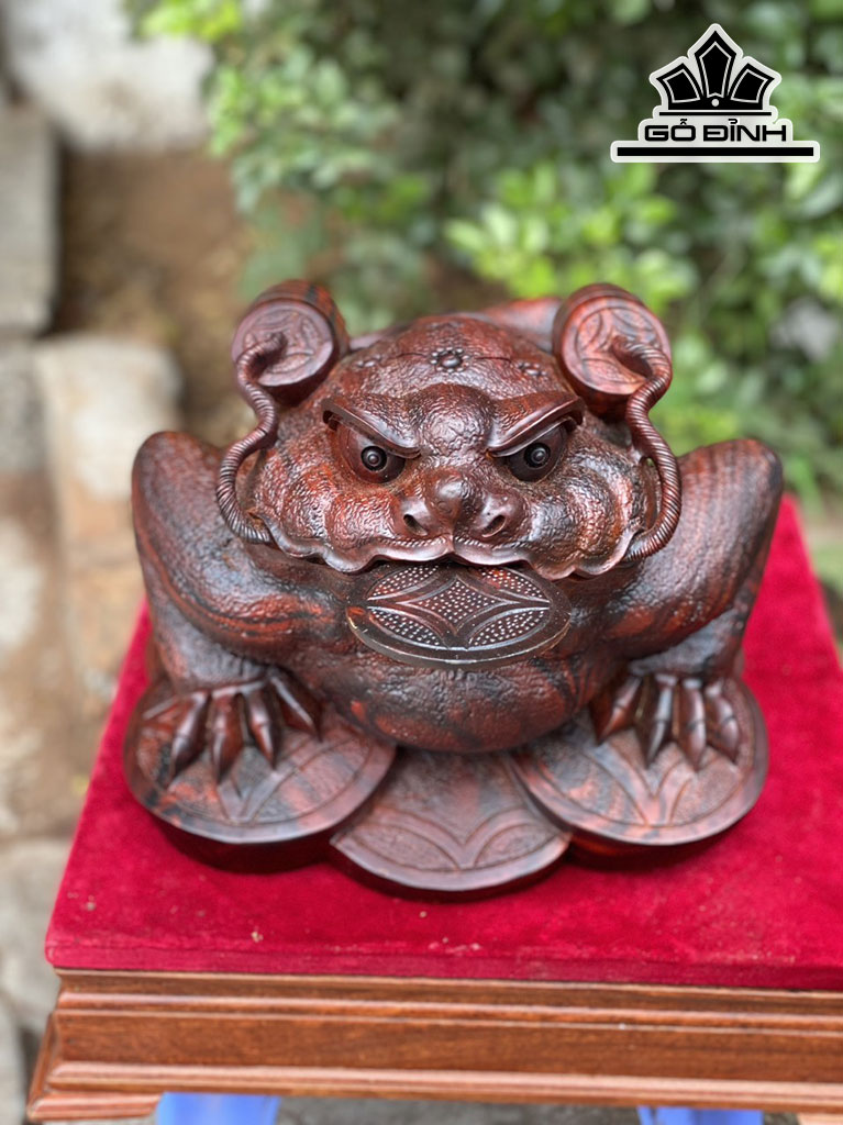 Tượng Cóc Ngậm Tiền Gỗ Trắc Cao 20 Ngang 25 Sâu 31 (cm)