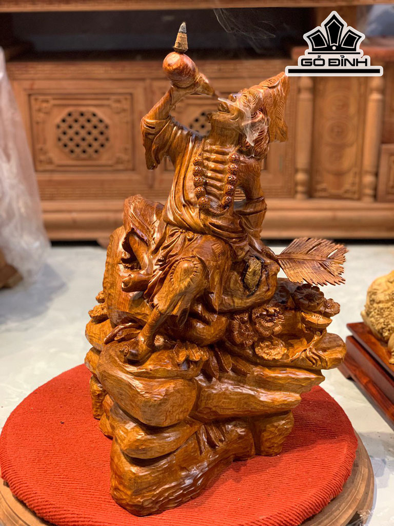 Tượng Tế Công Gỗ Hương Cao 56 Ngang 40 Sâu 38 (cm)