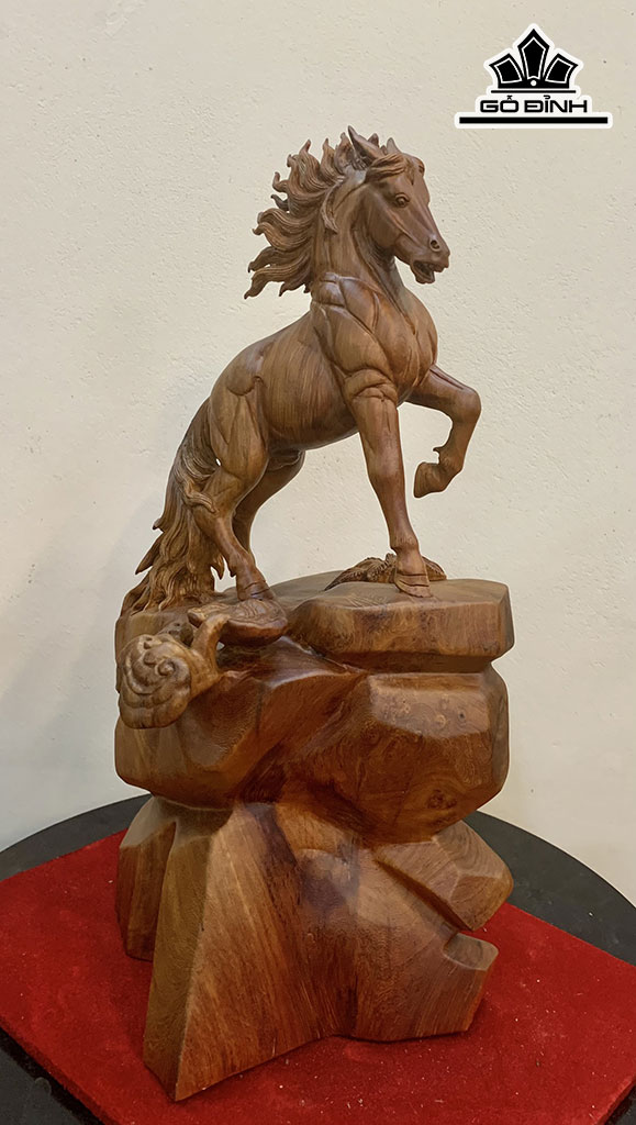 Tượng Ngựa Phong Thủy (Nhất Mã Phi Thiên) Gỗ Hương Cao 58 Ngang 28 Sâu 18 (cm)