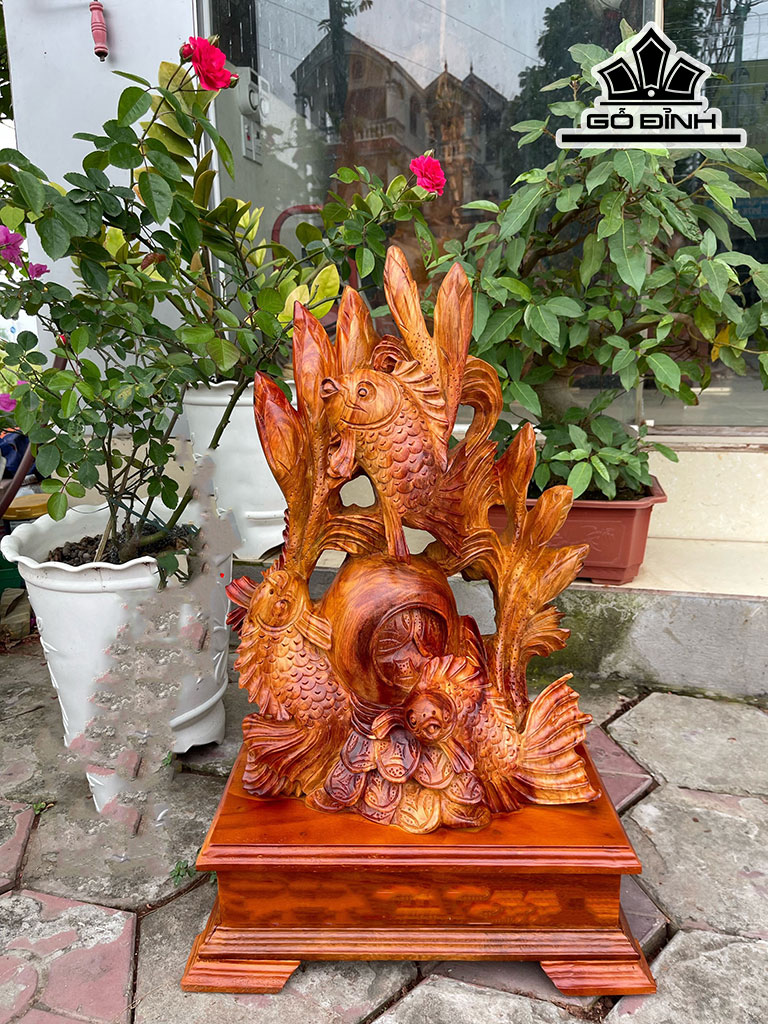 Tượng Cá Chép Vờn Sen Gỗ Hương Cao 52 Ngang 34 Sâu 18 (cm)
