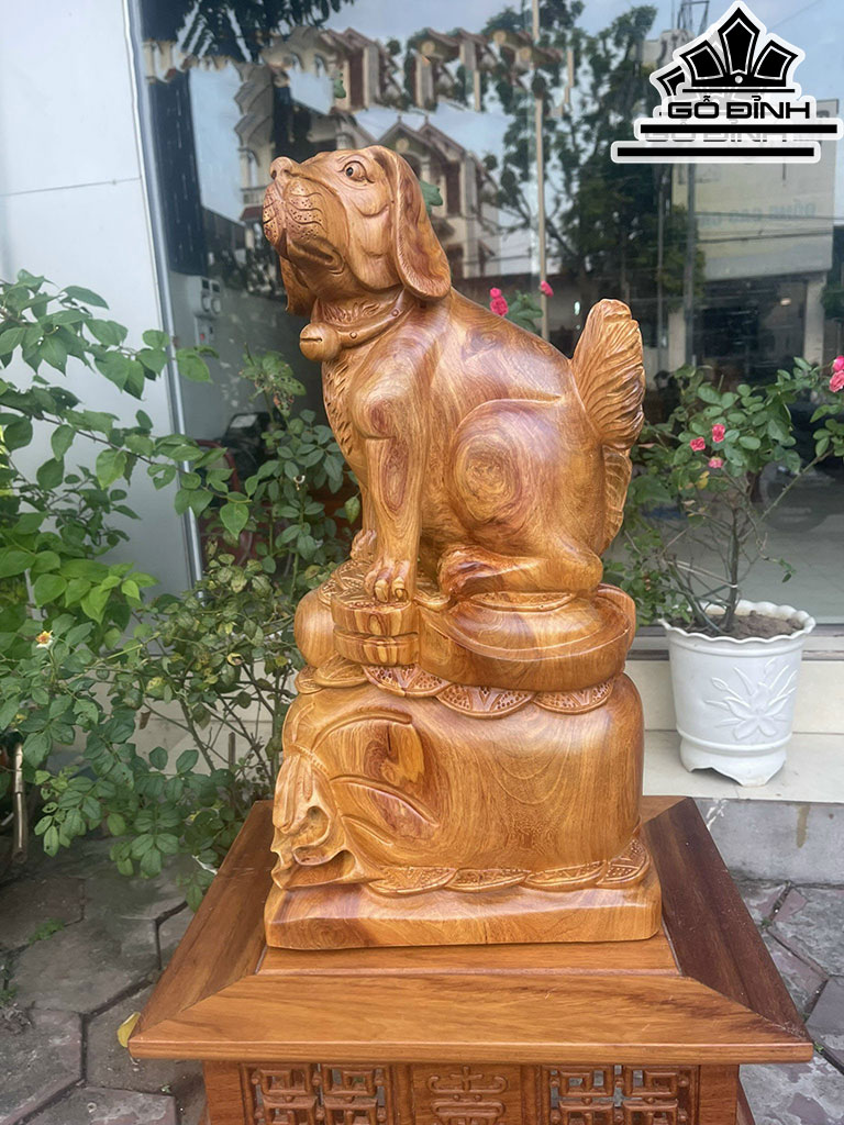Tượng Chó Gỗ Hương Cao 52 Ngang 27 Sâu 18 (cm)