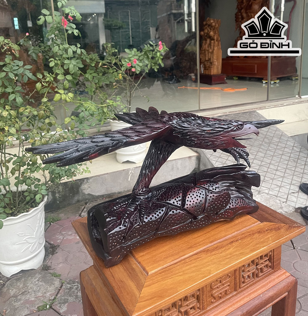 Tượng Đại Bàng Săn Mồi Gỗ Trắc Cao 24 Ngang 56 Sâu 32 (cm)