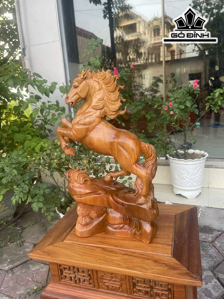 Tượng Ngựa Phong Thủy (Nhất Mã Phi Thiên) Gỗ Hương Cao 42 Ngang 25 Sâu 16 (cm)