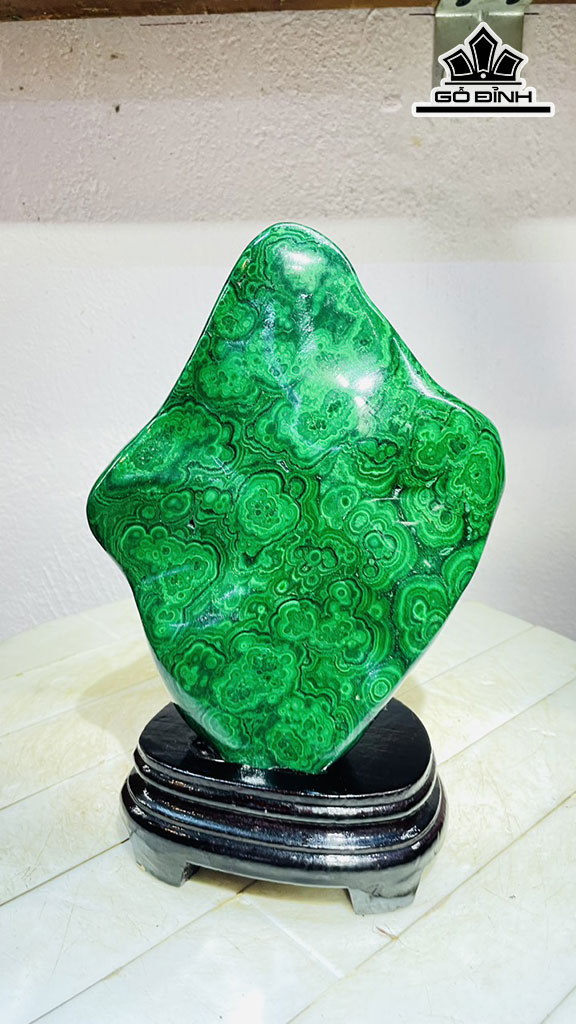 Tác Phẩm Đá Malachite Cao 24 Ngang 16 (cm) 1,8kg