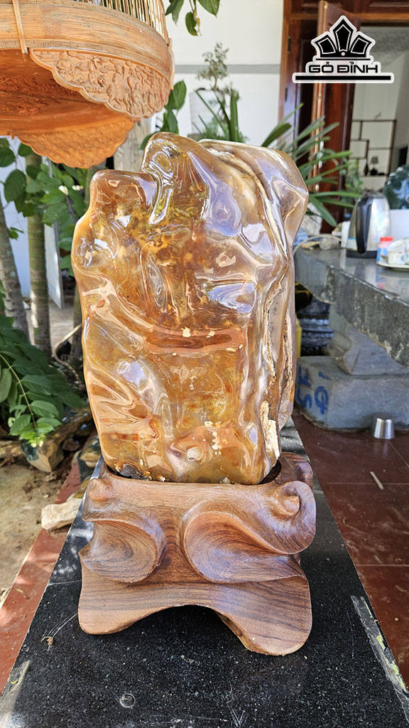 Tác Phẩm Đá Mã Não Cao 52 Ngang 23 (cm) 16kg