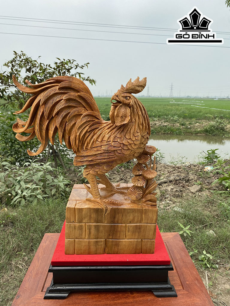 Tượng Gà Trống Phong Thủy Gỗ Pơ Mu Cao 55 Ngang 45 Sâu 17 (cm)