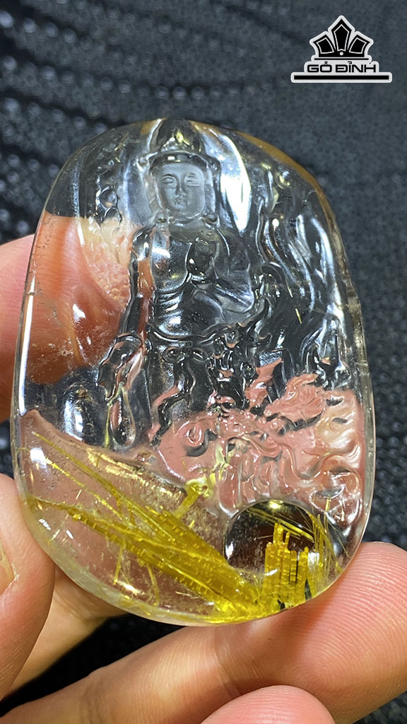 Mặt dây Quan Âm Cưỡi Rồng Đá Thạch Anh Tóc Vàng Cao 54 Ngang 36,6 Sâu 6,5 (mm) 27,9gr