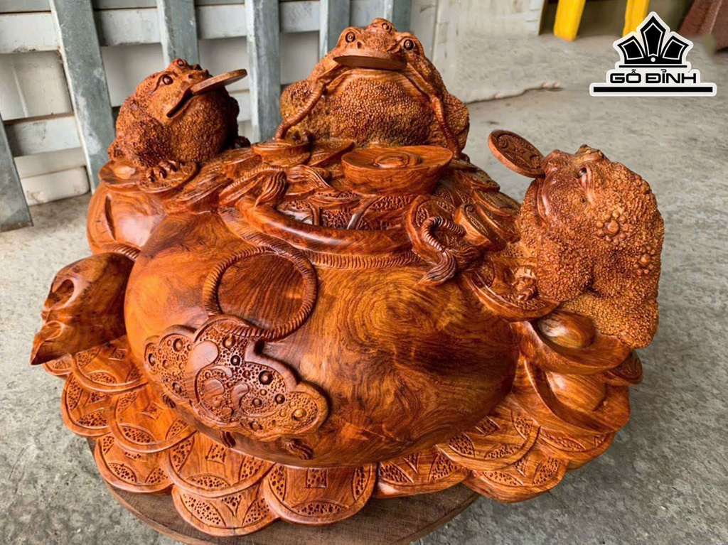 Tượng Tam Cóc Ngậm Tiền Gỗ Hương Cao 30 Ngang 50 Sâu 36 (cm)