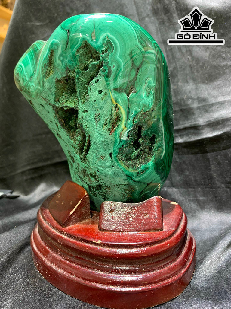 Tác Phẩm Đá Malachite Cao 17 Ngang 11.5(cm) 2,058kg
