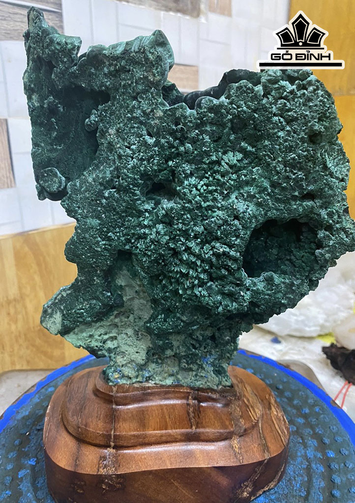 Tác Phẩm Đá Malachite Cao 28 (cm) 2,5kg