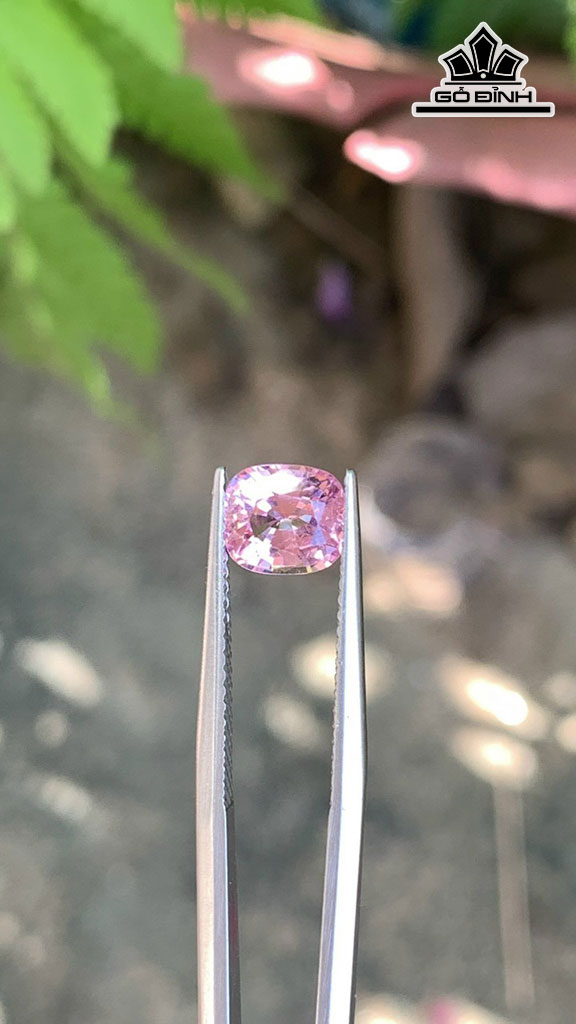 Viên Đá Spinel Hồng Sáng 1,35cts
