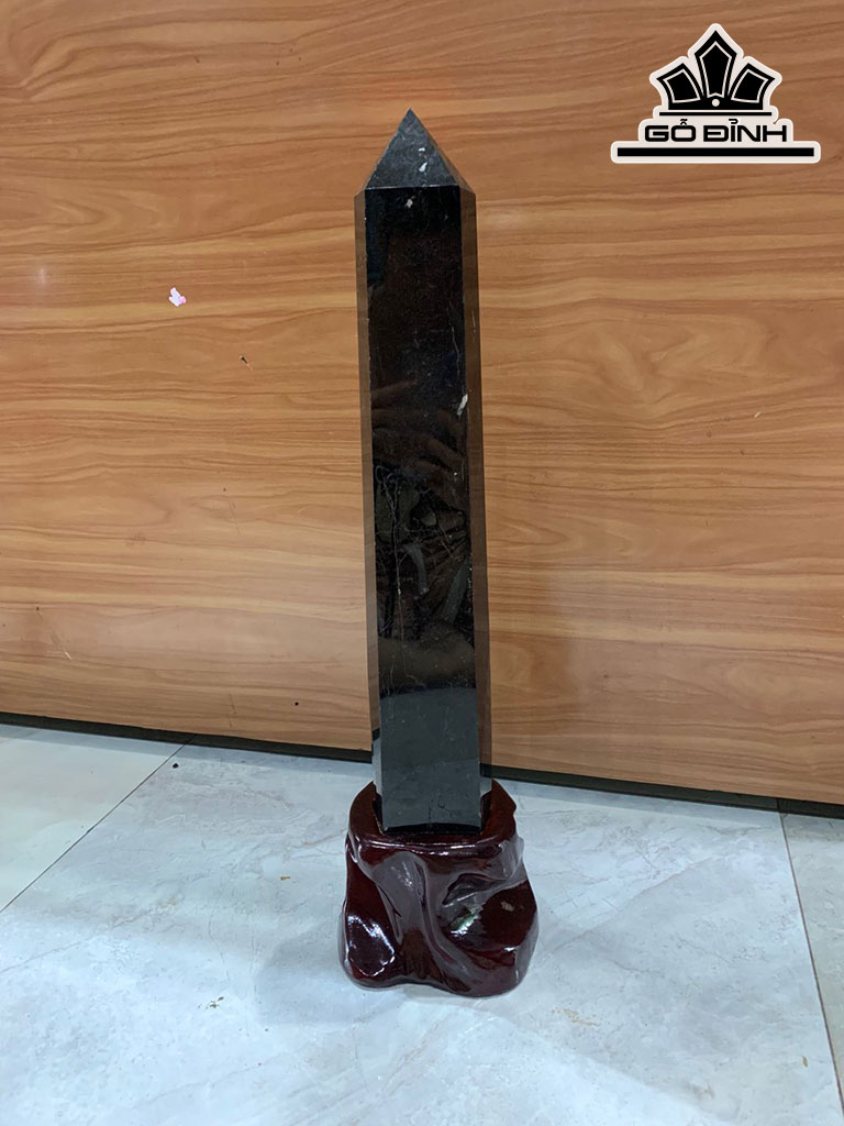 Tác Phẩm Đá Thạch Anh Đen Cao 58 Ngang 15 Sâu 15 (cm) 7,3kg