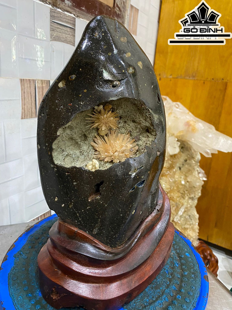 Tác Phẩm Đá Aragonit Cao 30 (cm) 5,5kg