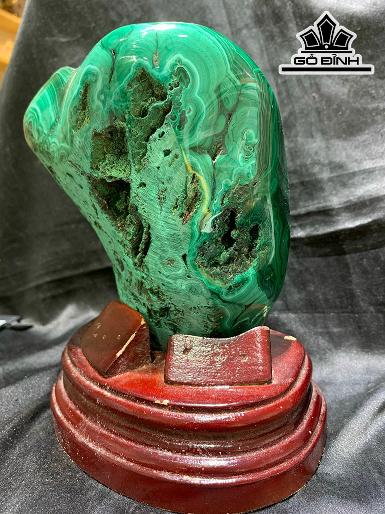 Tác Phẩm Đá Malachite Cao 17 Ngang 11.5(cm) 2,058kg