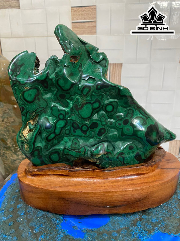 Tác Phẩm Đá Malachite Cao 22 Ngang 19(cm) 2,2kg