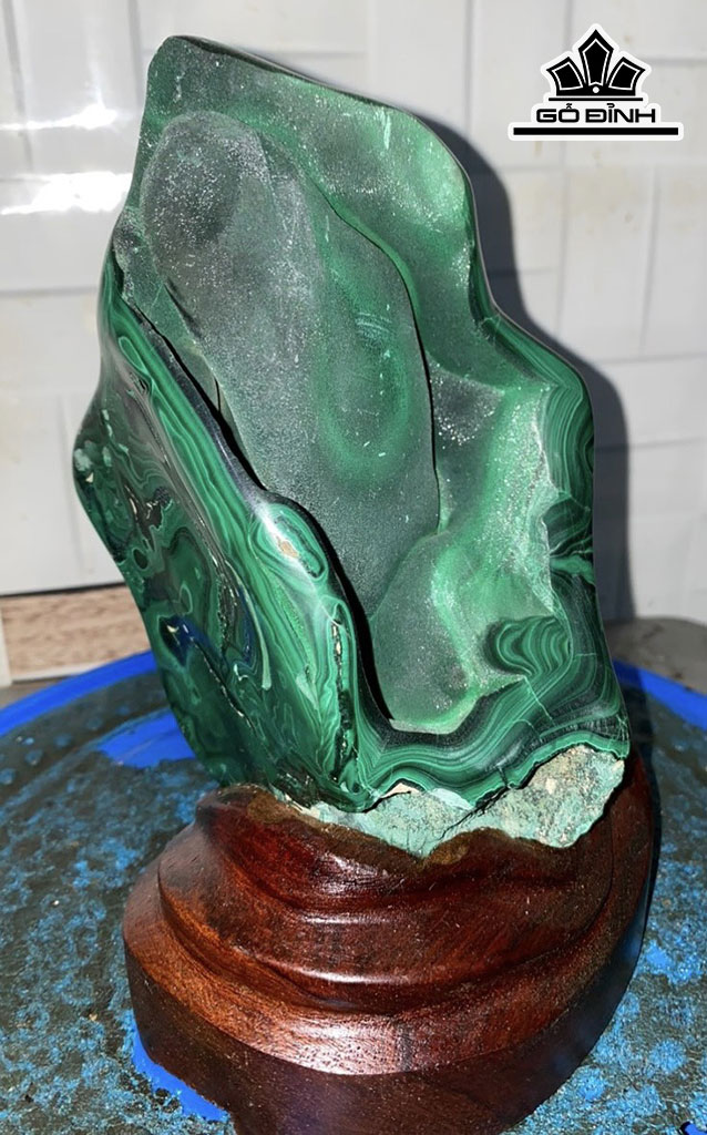 Tác Phẩm Đá Malachite Cao19(cm) 1,4kg