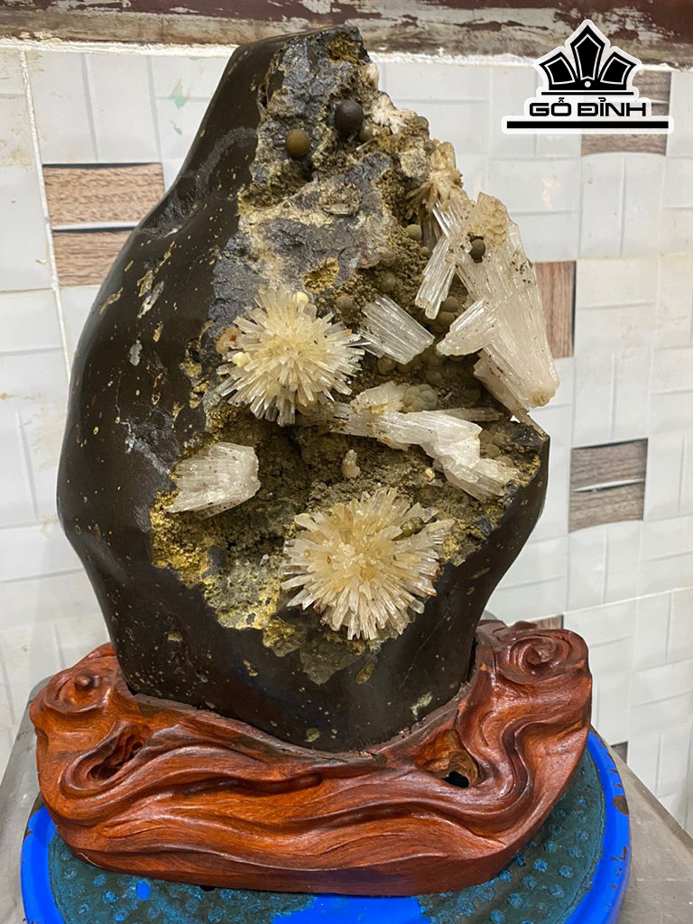 Tác Phẩm Đá Pha Lê Cao 34(cm) 8,4kg