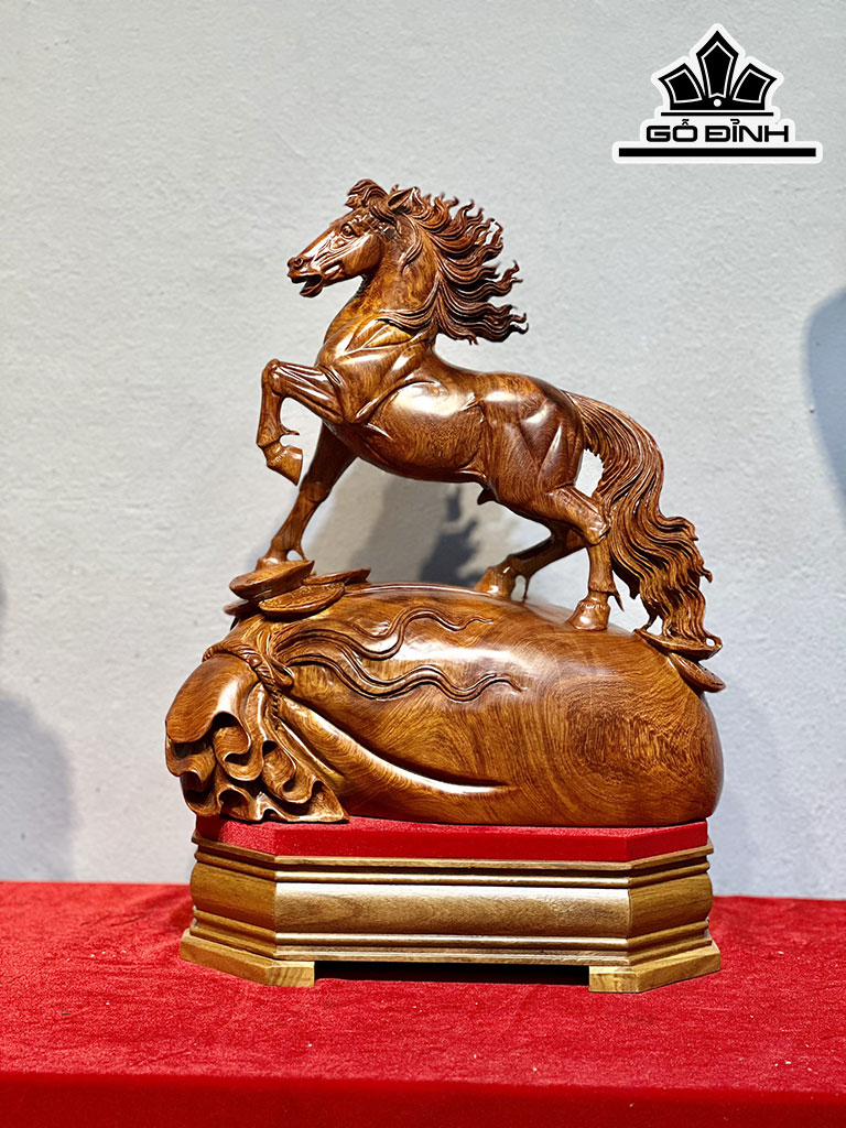 Tượng Ngựa Phong Thủy (Nhất Mã Phi Thiên) Gỗ Hương Cao 45 Ngang 32 Sâu 17 (cm)
