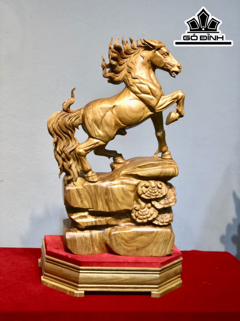 Tượng Ngựa Phong Thủy (Nhất Mã Phi Thiên) Gỗ Hương Cao 51 Ngang 30 Sâu 13 (cm)