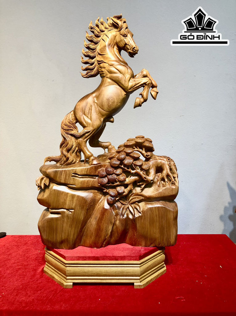 Tượng Ngựa Phong Thủy (Nhất Mã Phi Thiên) Gỗ Hương Cao 62 Ngang 38 Sâu 16 (cm)