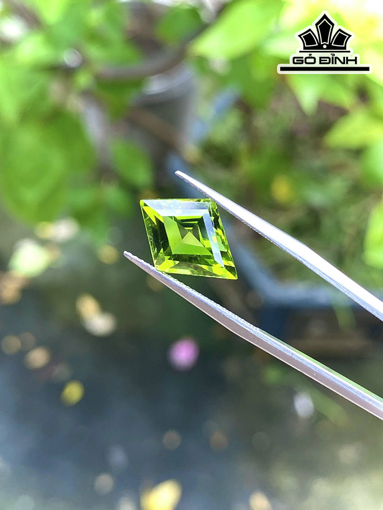 Viên Đá Peridot 5,56cts