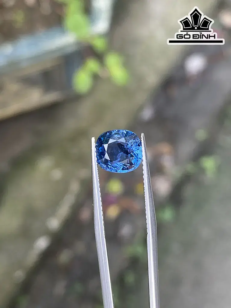 Viên Đá Spinel Cao 8,8 Ngang 8 Sâu 5 (mm) 2,81gr