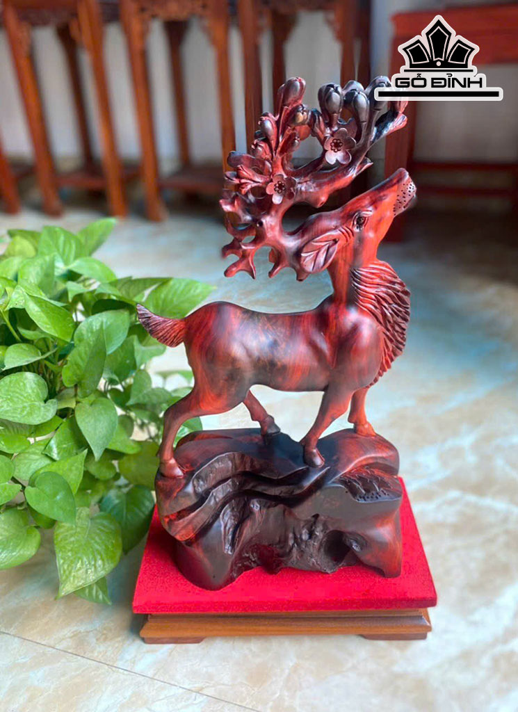 Tượng Tuần Lộc Gỗ Hương Cao 48 Ngang 22 Sâu 10 (cm)