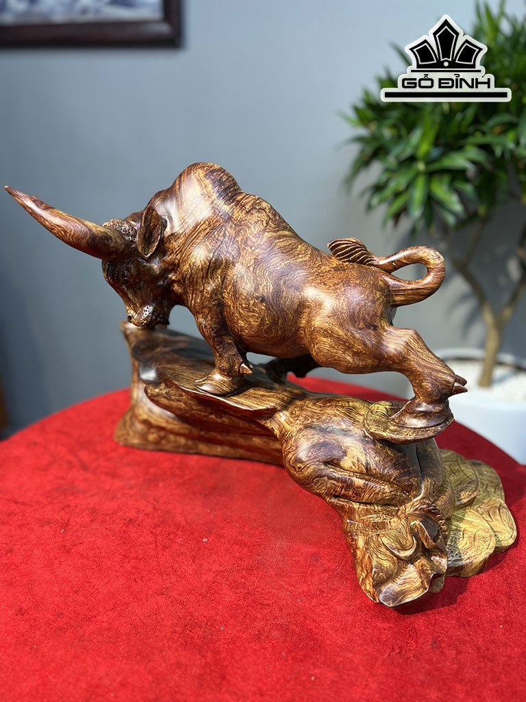 Tượng Bò Tót Gỗ Cẩm Cao 37 Ngang 52 Sâu 26 (cm)