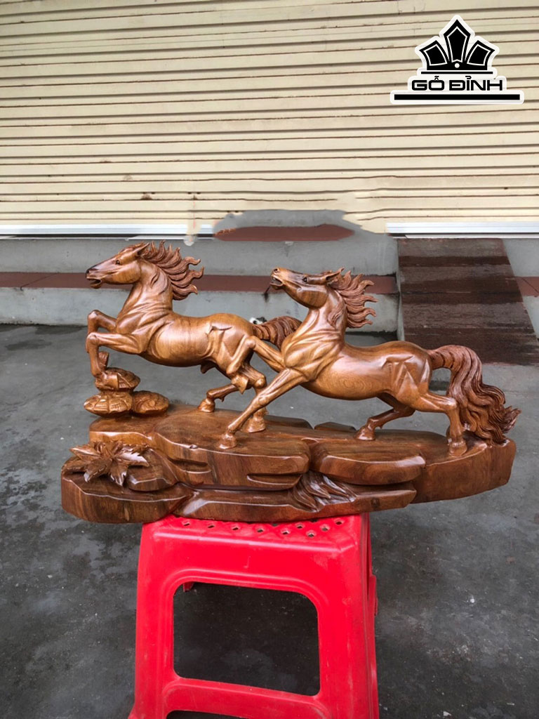 Tượng Song Mã Uyên Ương Gỗ Bách Xanh Cao 29 Ngang 50 Sâu 20 (cm)