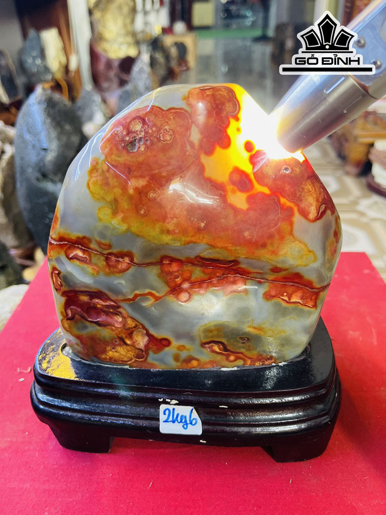 Tác Phẩm Đá Mã Não Cao 19 (cm) 2,6kg