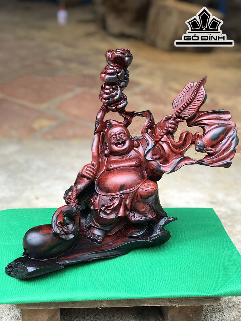 Tượng Phật Di Lặc Vác Quạt Gỗ Trắc Cao 29 Ngang 34 Sâu 13 (cm)