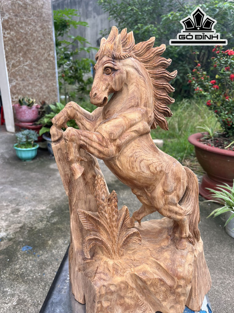 Tượng Ngựa Phong Thủy (Nhất Mã Phi Thiên) Gỗ Ngọc Am Cao 48 Ngang 30 Sâu 22 (cm)