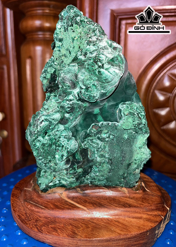 Tác Phẩm đá Malachite Cao 19 (cm ) 2,28kg