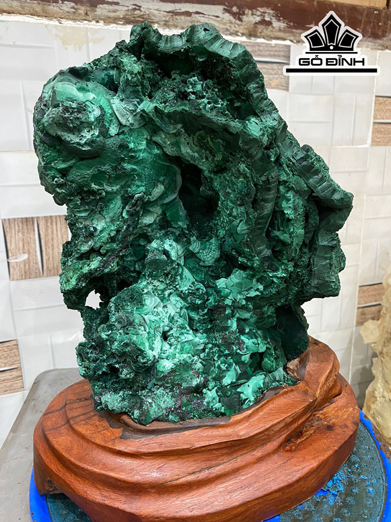 Tác Phẩm đá Malachite Cao 32 Ngang 21 (cm)10,3kg