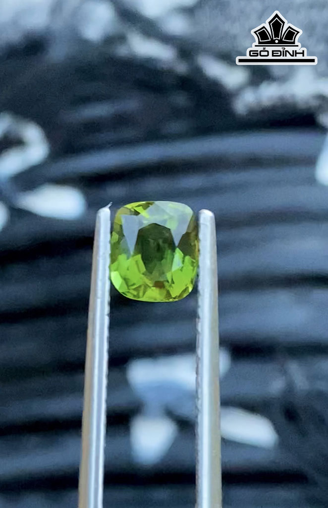 Viên Đá Tourmaline Cao 5,5 Ngang 6 Sâu 4 (mm) 1cts