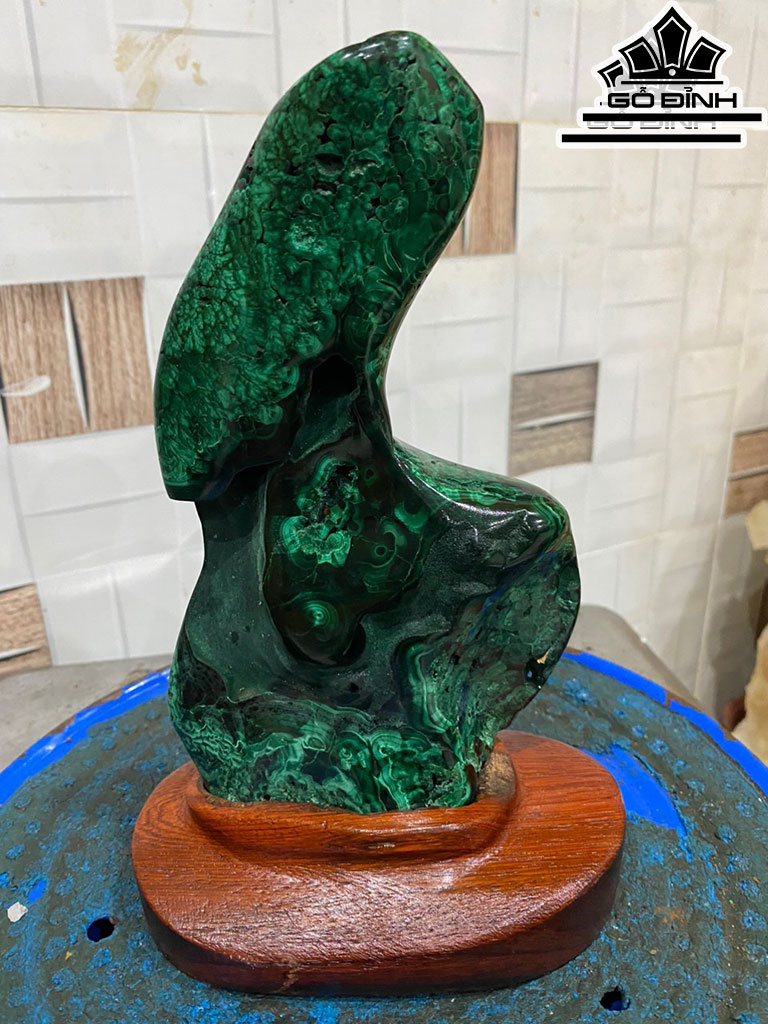 Tác Phẩm Đá Malachite Cao 22 (cm) 1,2kg