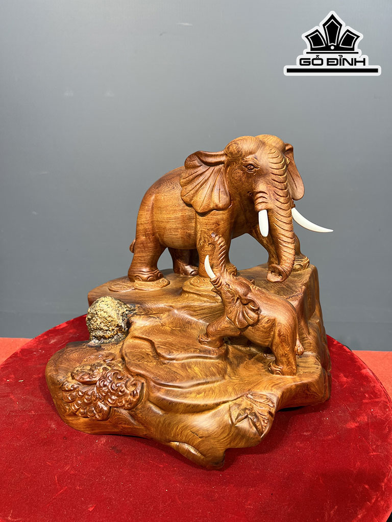 Tượng Voi Gỗ Hương Cao 29 Ngang 33 Sâu 28 (cm)